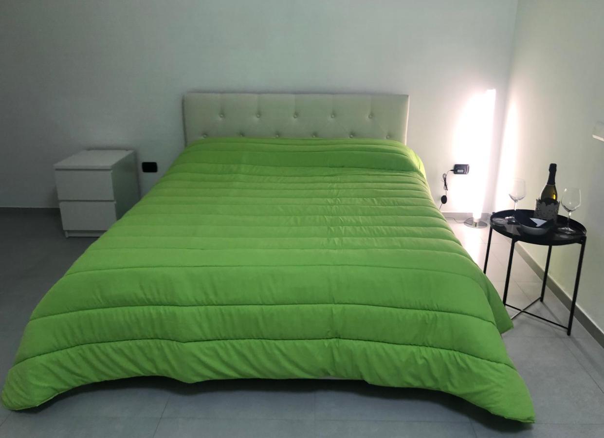 Casa Vacanze Modern Walls Монополи Экстерьер фото
